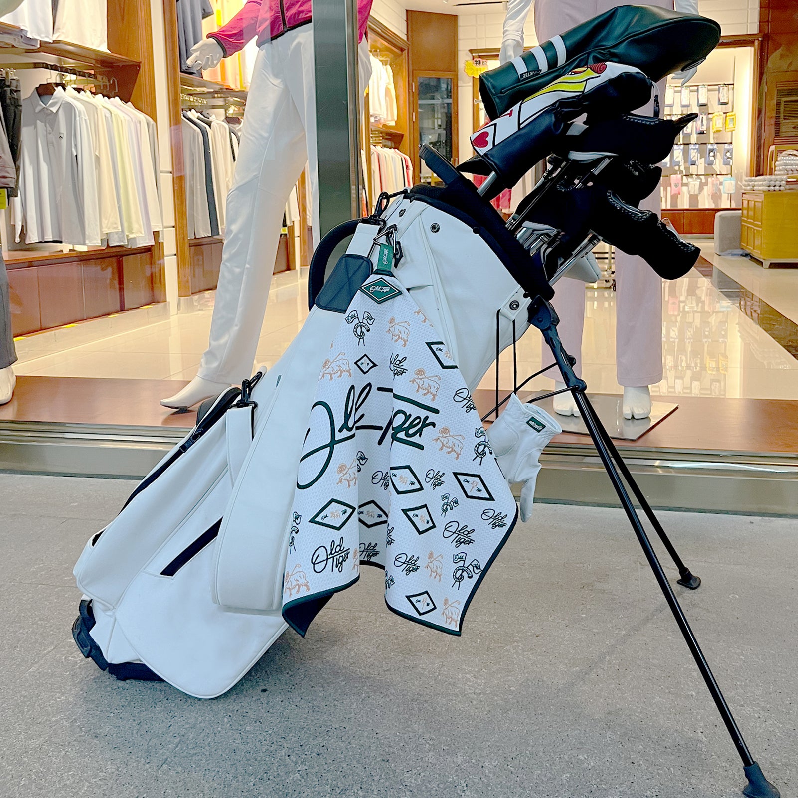 Old Tiger Monogram Print Golf Towel Microfiber Quick Dry Triangle Hook Bag Towel