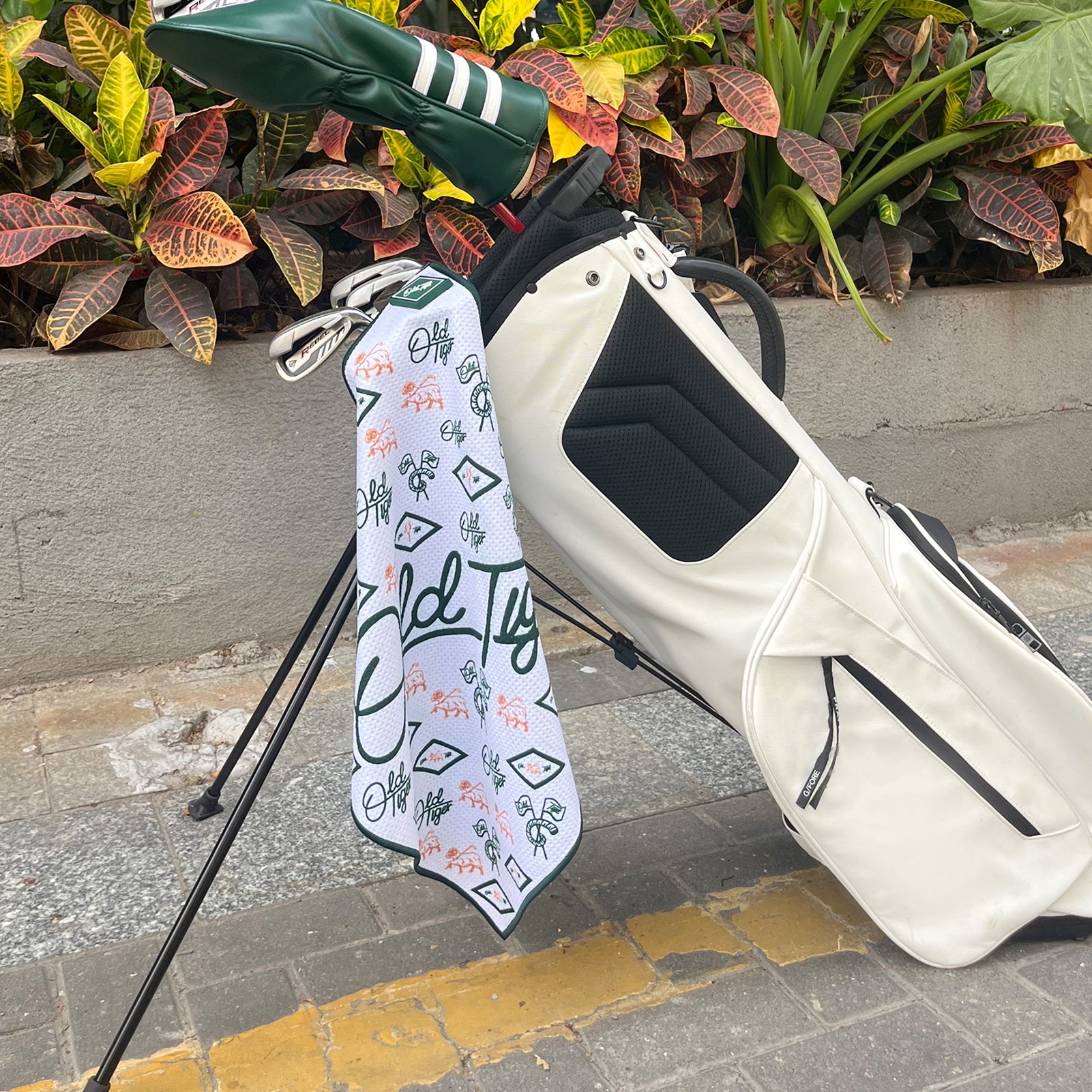 Old Tiger Monogram Print Golf Towel Microfiber Quick Dry Triangle Hook Bag Towel
